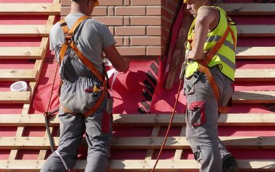 Reinigungsfirma Berlin & Gebäudereinigung - Breitinger Gebäudeservice - Hausmeisterservice Handwerker Arbeiten ausführen auf Dach 2 Personen